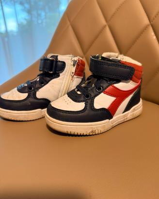 Scarpe Diadora numero 23 con cerniera di lato