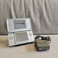 Nintendo DS lite grigio con caricatore 