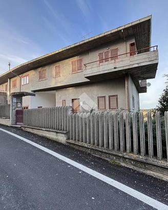 4 LOCALI A NOTARESCO