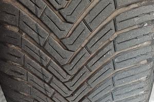 2 Pneumatici  quattrostagioni 235 55 r18 v100