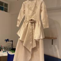 Abito da sposa sartoriale con bolerino in pizzo
