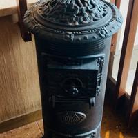 Stufa da salotto antica in ghisa