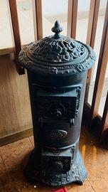 Stufa da salotto antica in ghisa