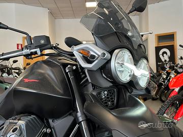 Moto Guzzi V85 TT Strada