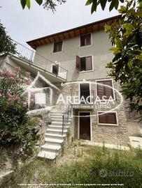 Villa a Acquasanta Terme, 5 locali
