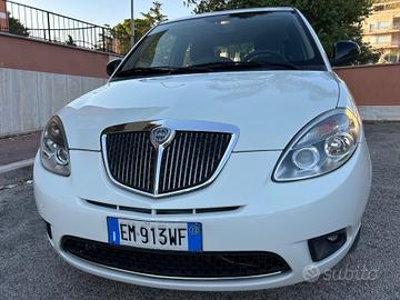 Lancia Ypsilon 1.3 MJT 75 CV Unyca