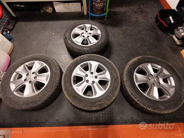 4 Ruote gommate in lega Dacia Duster 