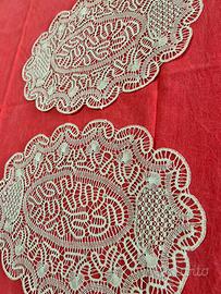 Centri in tombolo fatti a mano