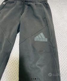 Pantaloni neri, tuta Adidas
