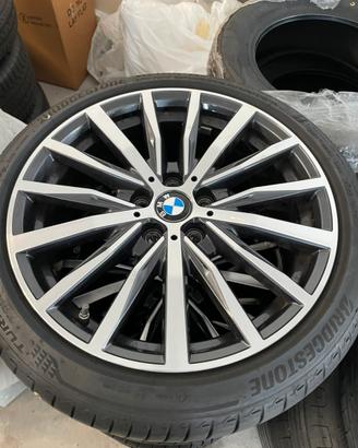 Cerchi in lega 18 completi di gomme BMW Serie 2023