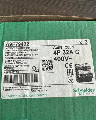 3 magnetotermici Schneider 4P 32A