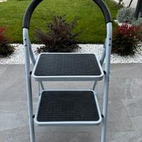 Scaletta pieghevole a 2 gradini