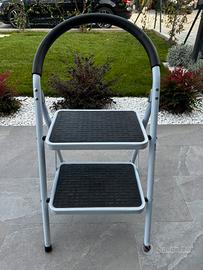 Scaletta pieghevole a 2 gradini