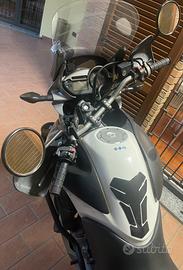 Moto Honda Transalp 700 del 2011.
