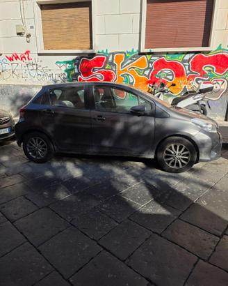 Toyota yaris anno 2011 benzina 1100 cambio manuale