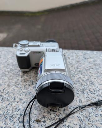 Sony Cyber-shot DSC-F717 + Ottica Zeiss + Filtri 