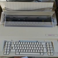 Macchina da scrivere Olivetti ET2250 vintage