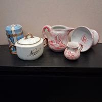 Lotto di oggetti in ceramica e porcellana