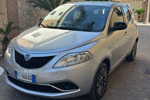 Lancia y PLATINUM