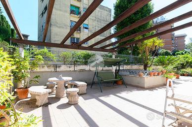 VILLA A SCHIERA A ROMA
