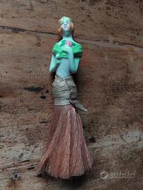 Spazzola vintage in forma di donna 