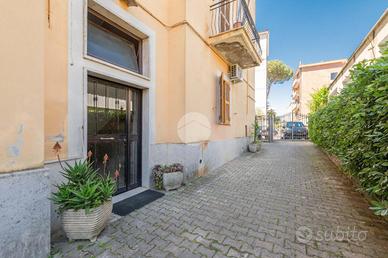 2 LOCALI A ROMA