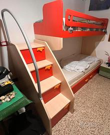 Letto a castello con scala contenitore e cassetti