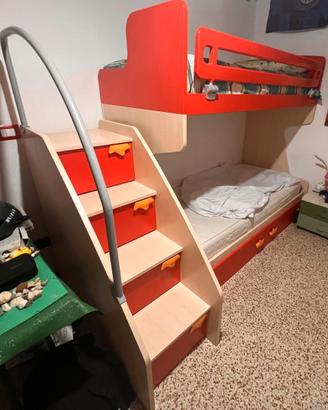 Letto a castello con scala contenitore e cassetti