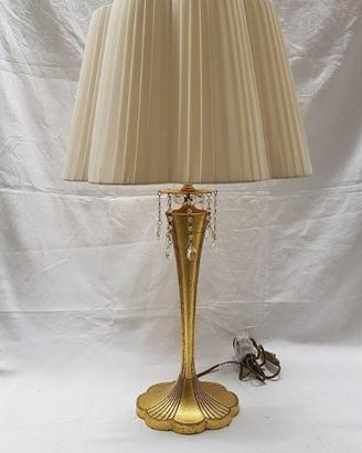 Lampada da tavolo con paralume plissè e pendagli