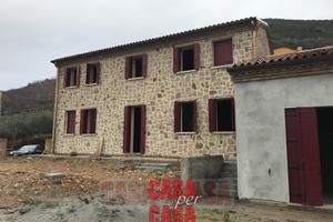 Rustico a Valnogaredo con un ettaro di terreno co