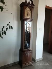 Orologio a pendolo da pavimento in legno