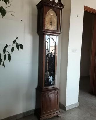 Orologio a pendolo da pavimento in legno