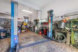 Officina al piano terra in Via Carnevali