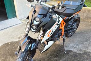 KTM Duke 690 R (2011) – Guidabile con patente A2 