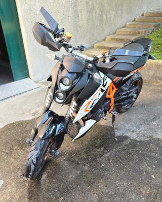 KTM Duke 690 R (2011) – Guidabile con patente A2 
