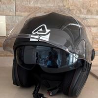 Due caschi praticamente nuovi