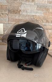 Due caschi praticamente nuovi