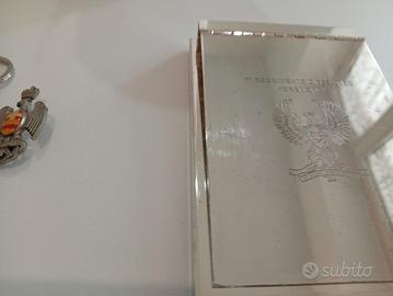 porta taccuino da tavolo  medaglie varie