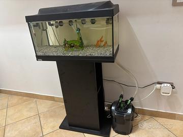 Acquario Tetra con mobile di supporto