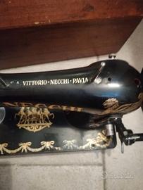 Macchina da cucire necchi