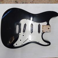 Body chitarra stratocaster Roytek con battipenna