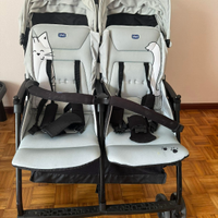 Passeggino gemellare leggero Chicco