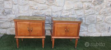 2 comodini vintage piano ripiano in vetro verde