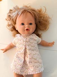 Bambola Antonio Juan con vestito a fiori