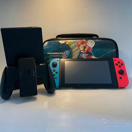 Console Nintendo Switch Completa di Accessori