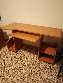 Scrivania in legno