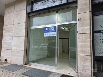 Locale commerciale di 90 mq in via Oberdan, Lecce