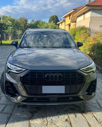 Audi Q3 2.0 (35) Tdi 150cv S-tronic Identity Black
