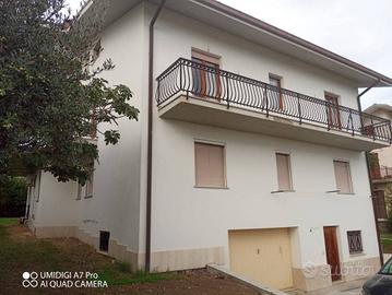 Villa a Lanciano, contrada Santa Giusta, 7 locali