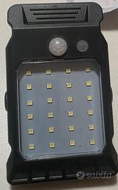 lampada led a pinza ad energia solare 